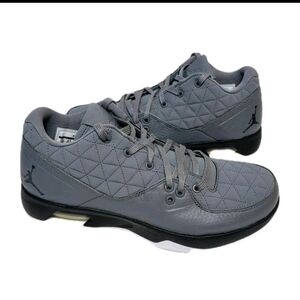 AirJordan Clutch Nike Men's Size 7.5 Gray Black Basketball Sport Athleisure EUC